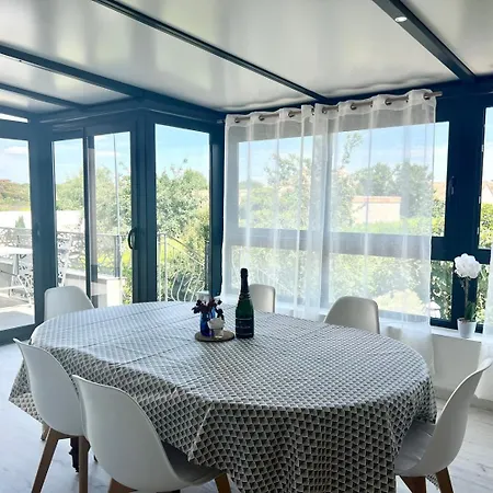 בית הארחה Le - Jolie Maison A 3*